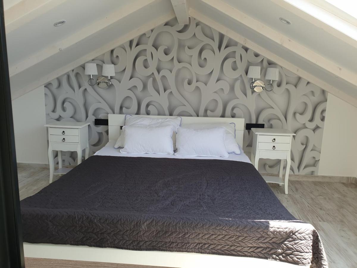 Castel Apartment มาลีโลชินจ์ ภายนอก รูปภาพ