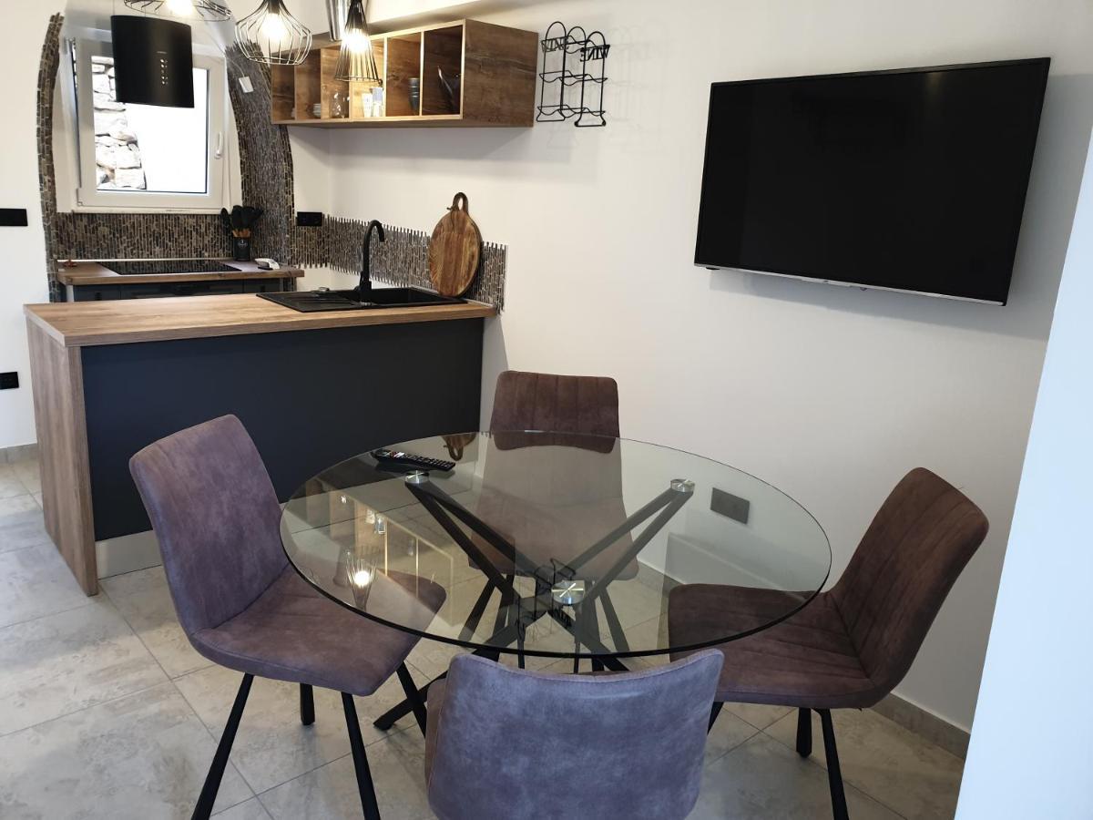 Castel Apartment มาลีโลชินจ์ ภายนอก รูปภาพ