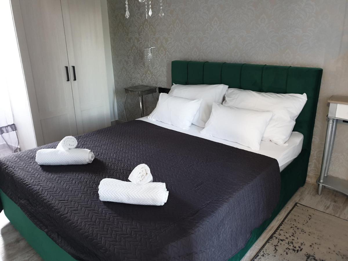 Castel Apartment มาลีโลชินจ์ ภายนอก รูปภาพ