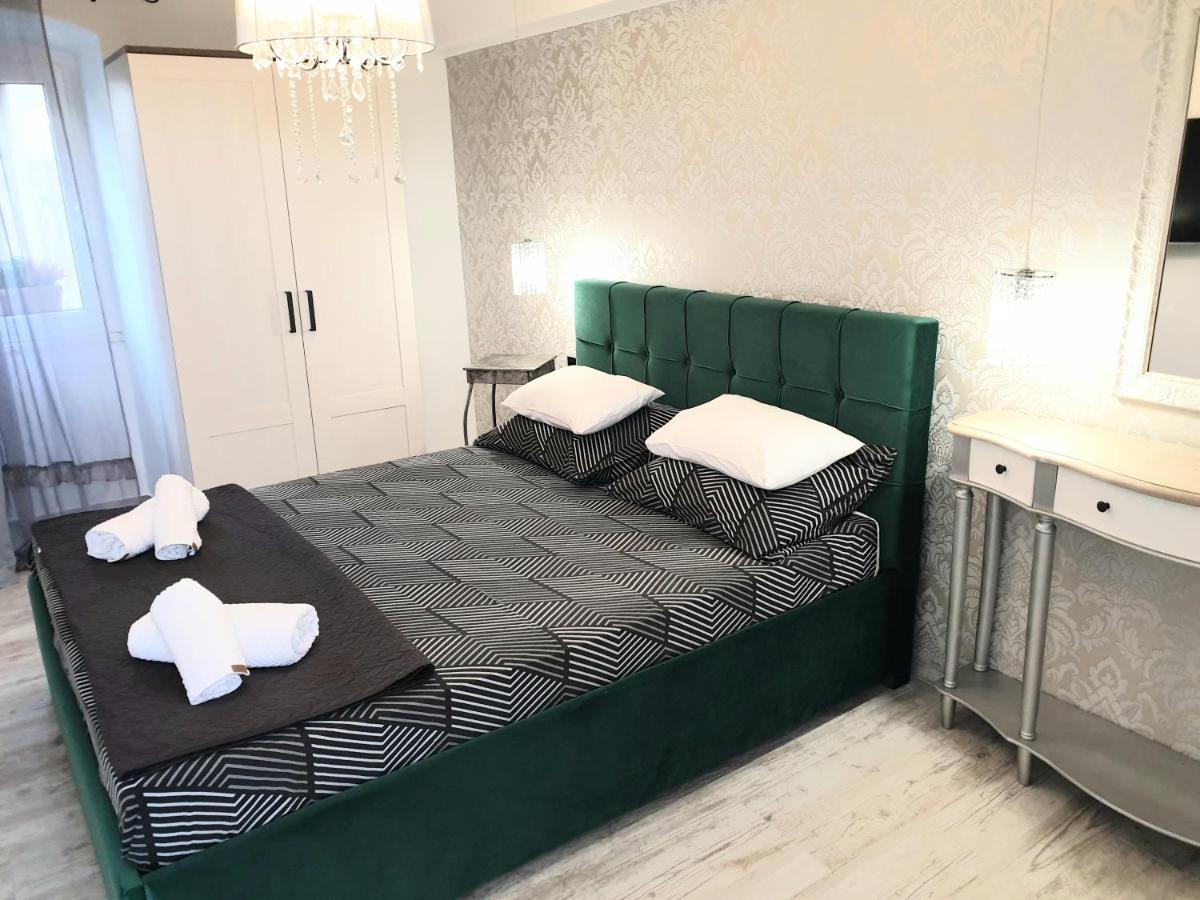 Castel Apartment มาลีโลชินจ์ ภายนอก รูปภาพ