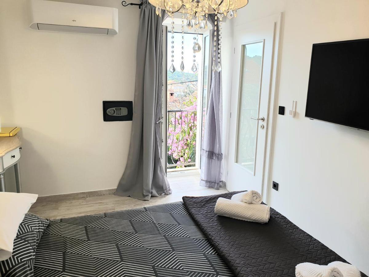 Castel Apartment มาลีโลชินจ์ ภายนอก รูปภาพ