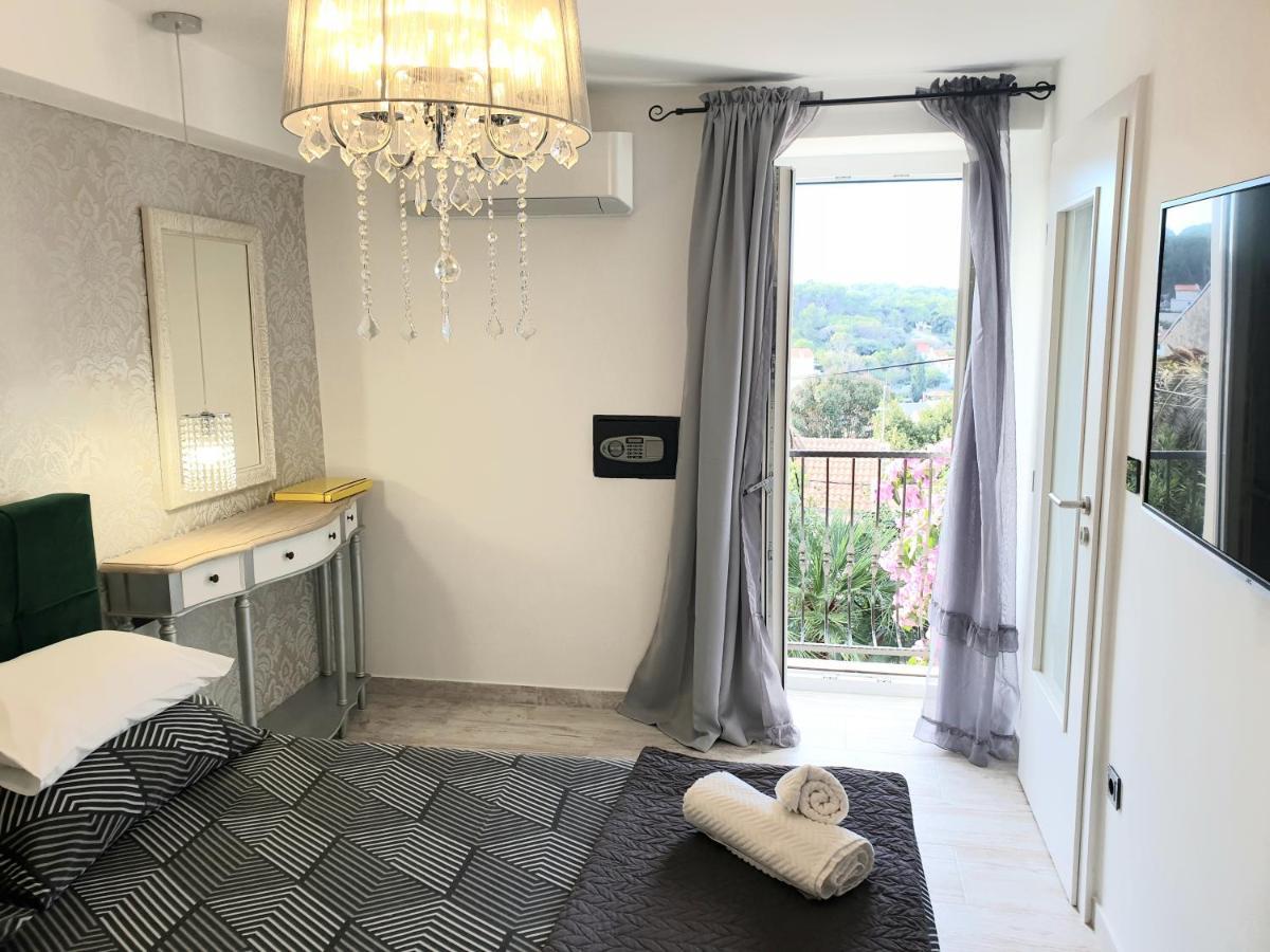 Castel Apartment มาลีโลชินจ์ ภายนอก รูปภาพ