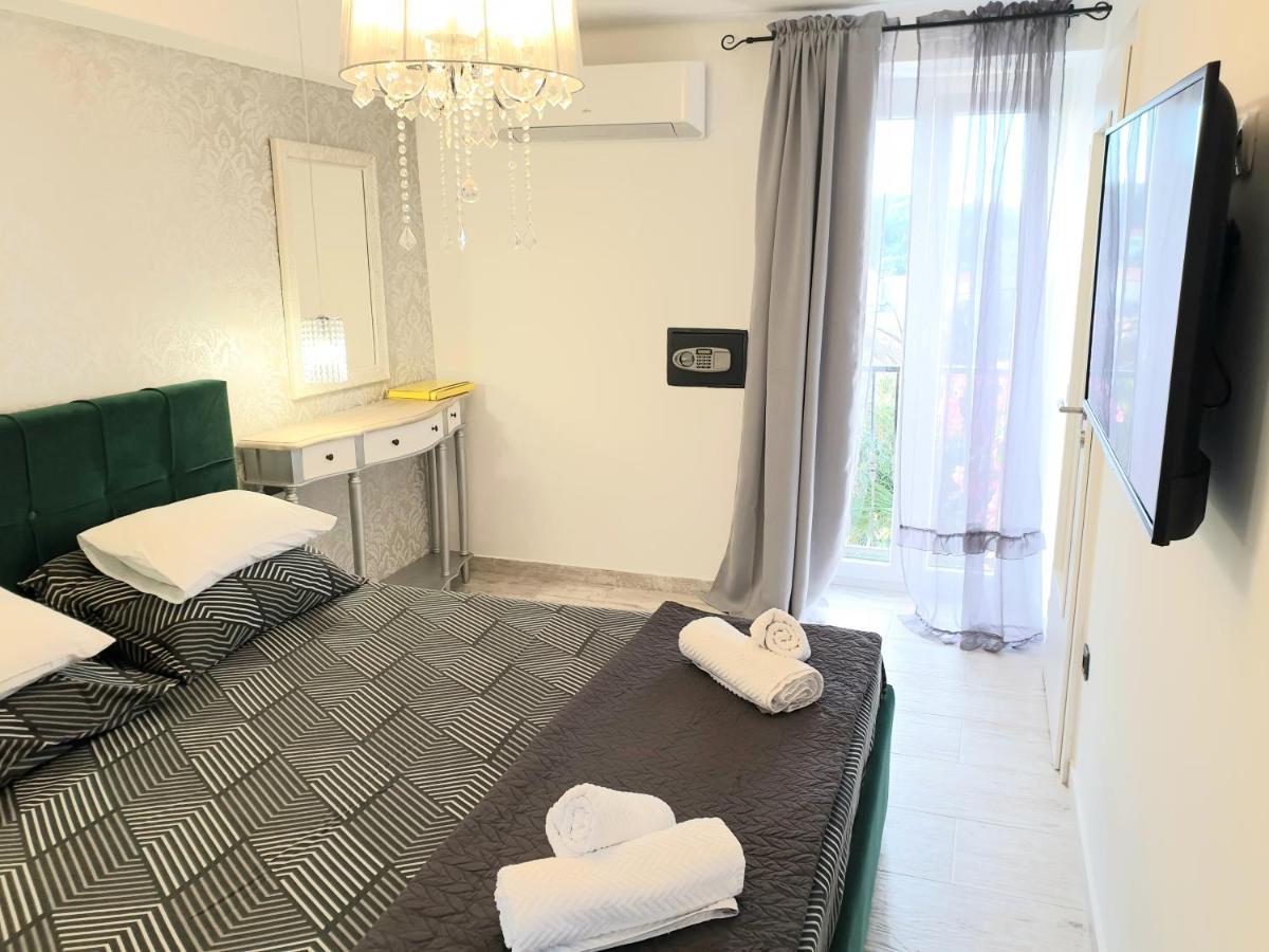 Castel Apartment มาลีโลชินจ์ ภายนอก รูปภาพ
