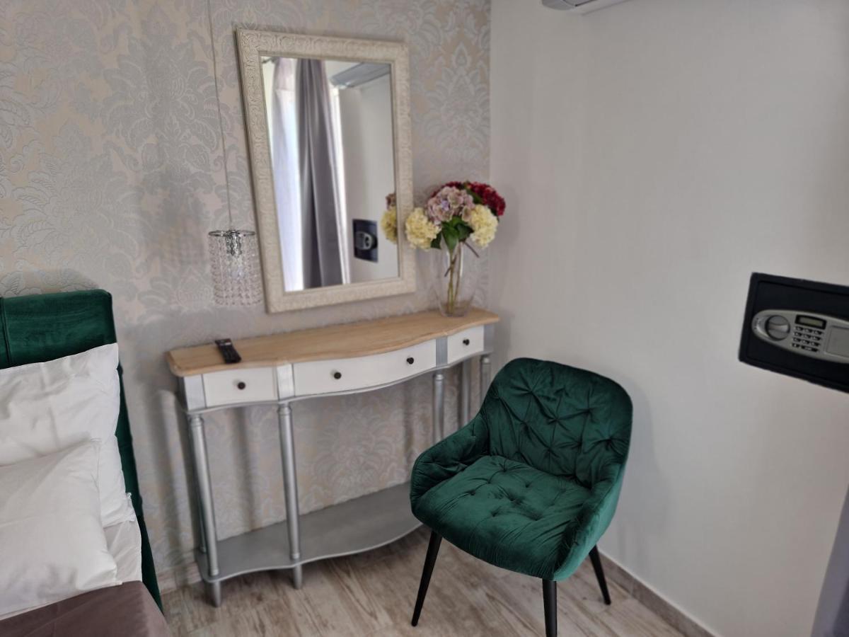 Castel Apartment มาลีโลชินจ์ ภายนอก รูปภาพ