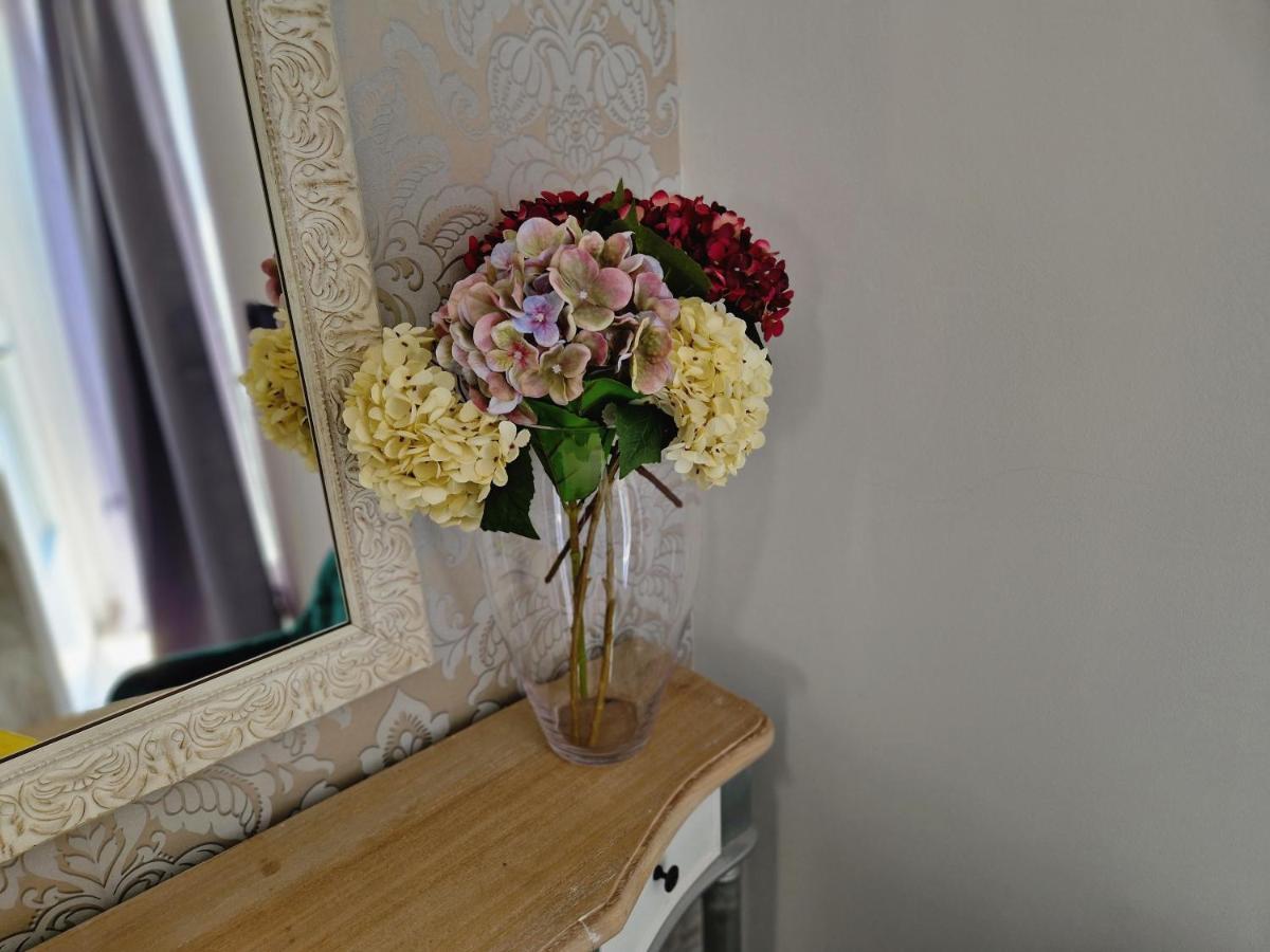Castel Apartment มาลีโลชินจ์ ภายนอก รูปภาพ