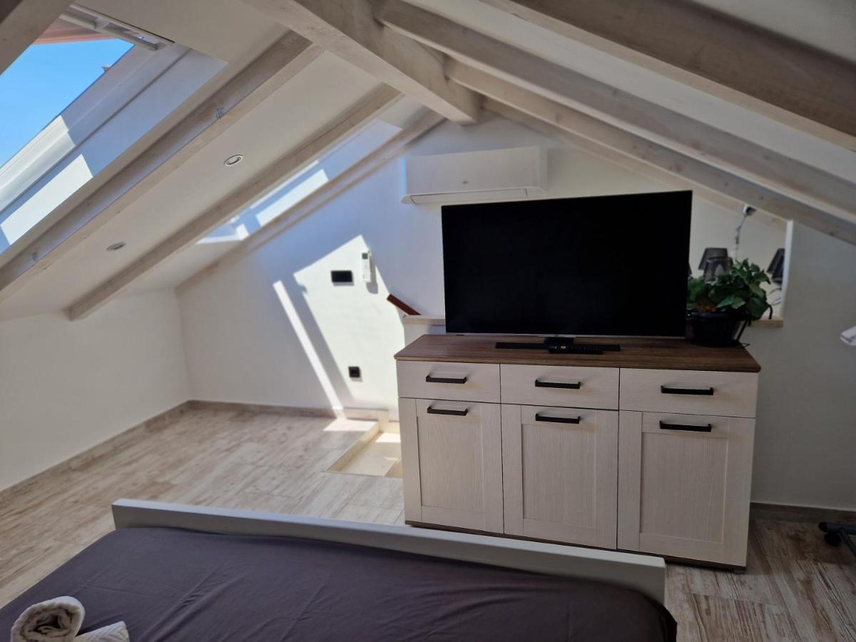 Castel Apartment มาลีโลชินจ์ ภายนอก รูปภาพ