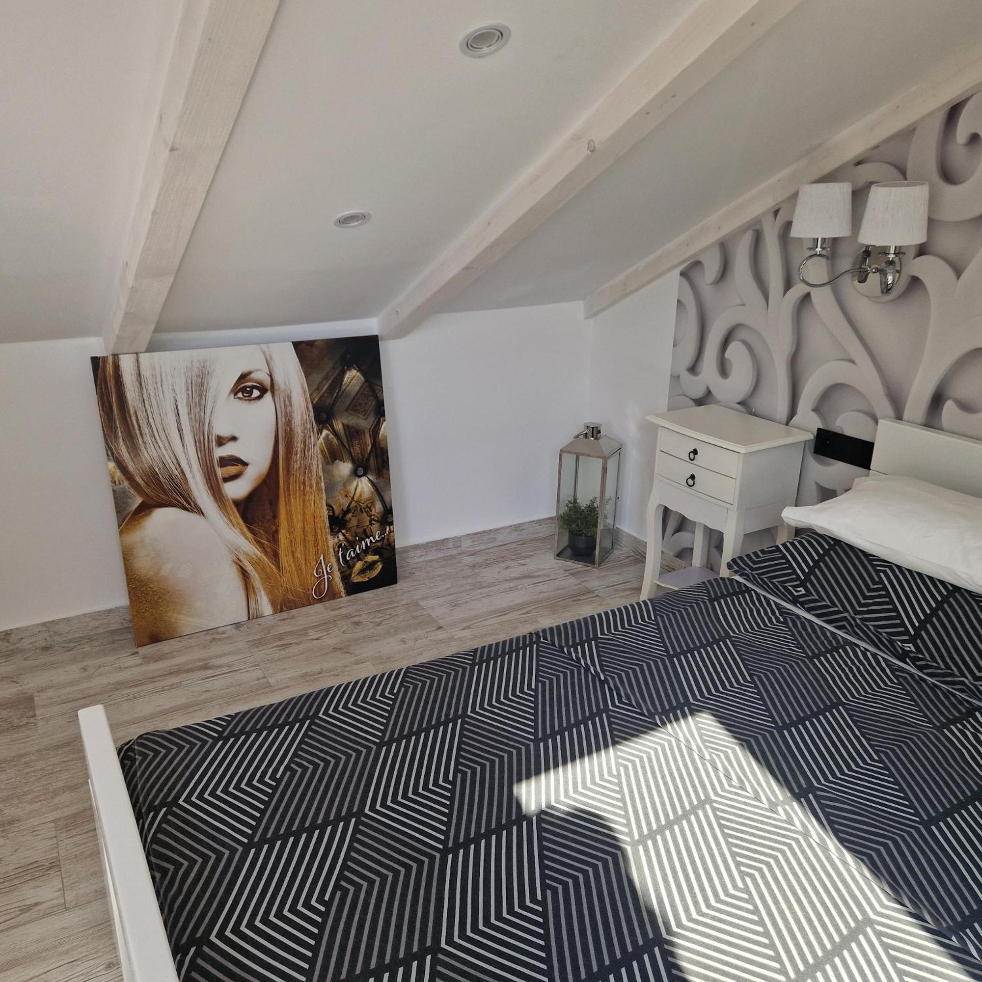 Castel Apartment มาลีโลชินจ์ ภายนอก รูปภาพ